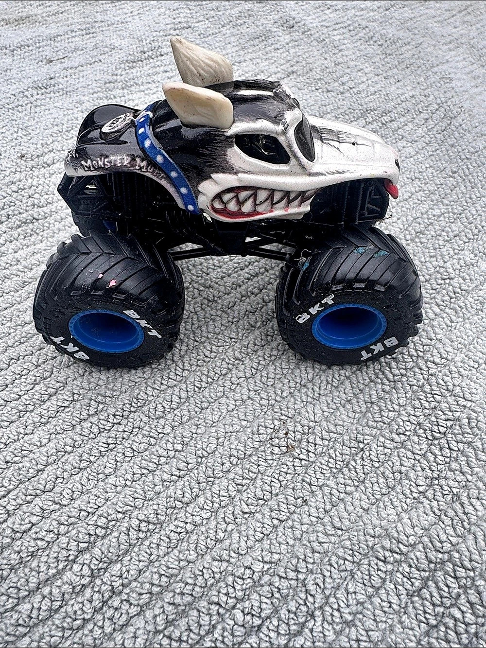 Monster Jam Monster Mutt Husky Monster Truck Toy Black & Silver